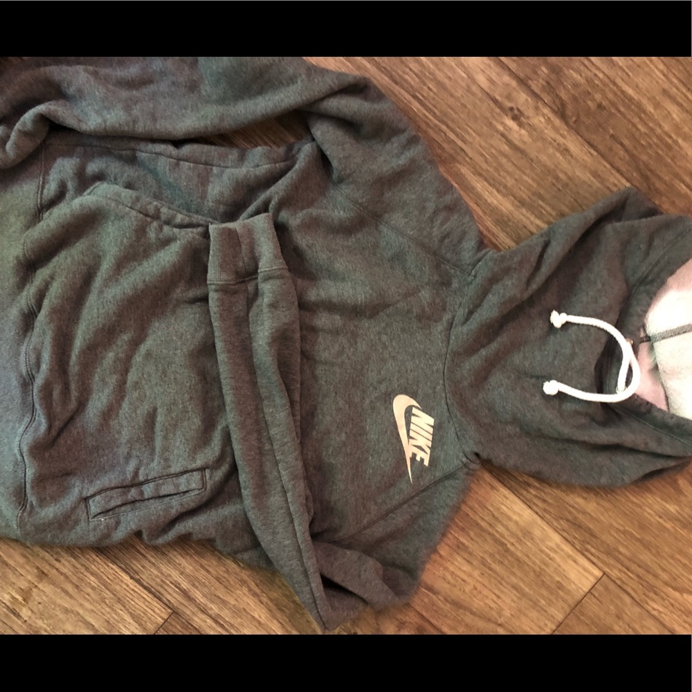 Nike sweatshirt small